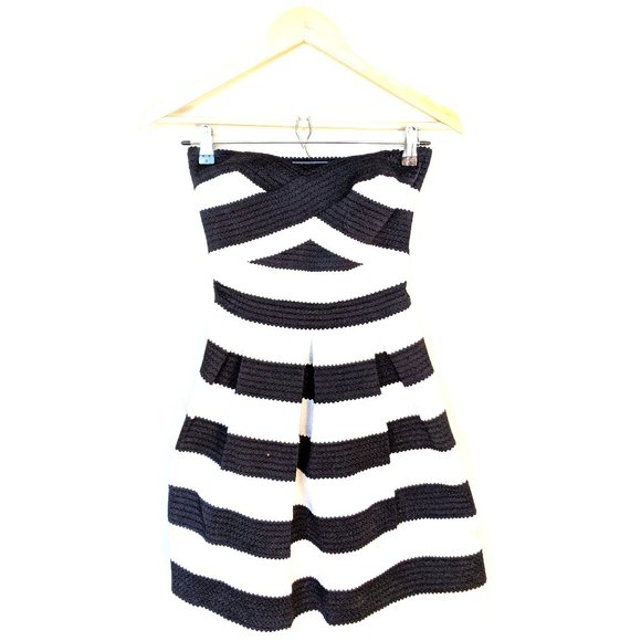 EXPRESS off-shoulder skater dress - Picture 1 of 2